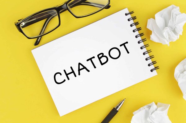 Quels sont les avantages d'un chatbot personnalisé pour le service client d'une entreprise de télécommunications ?